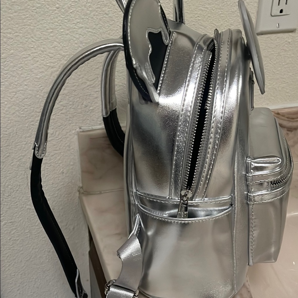 Loungefly Silver Minnie Mouse Backpack with Metallic Finish 100 year celebration - Picture 4 of 8